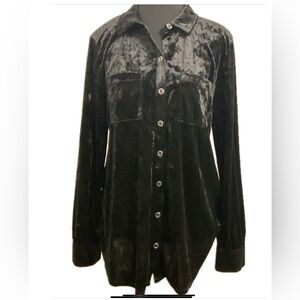 Cable & Gauge Shimmering Black Velvet Button Down Shirt with pockets.